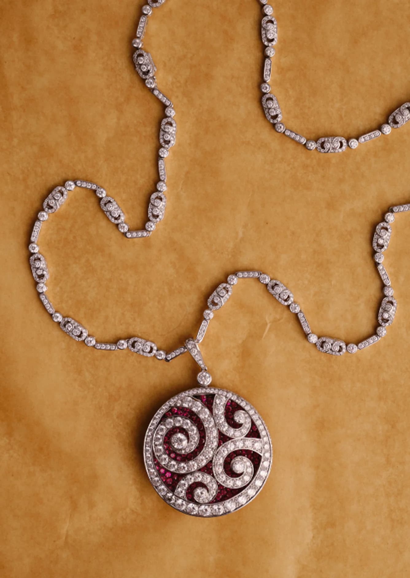 фото истории Transforming Jewellery